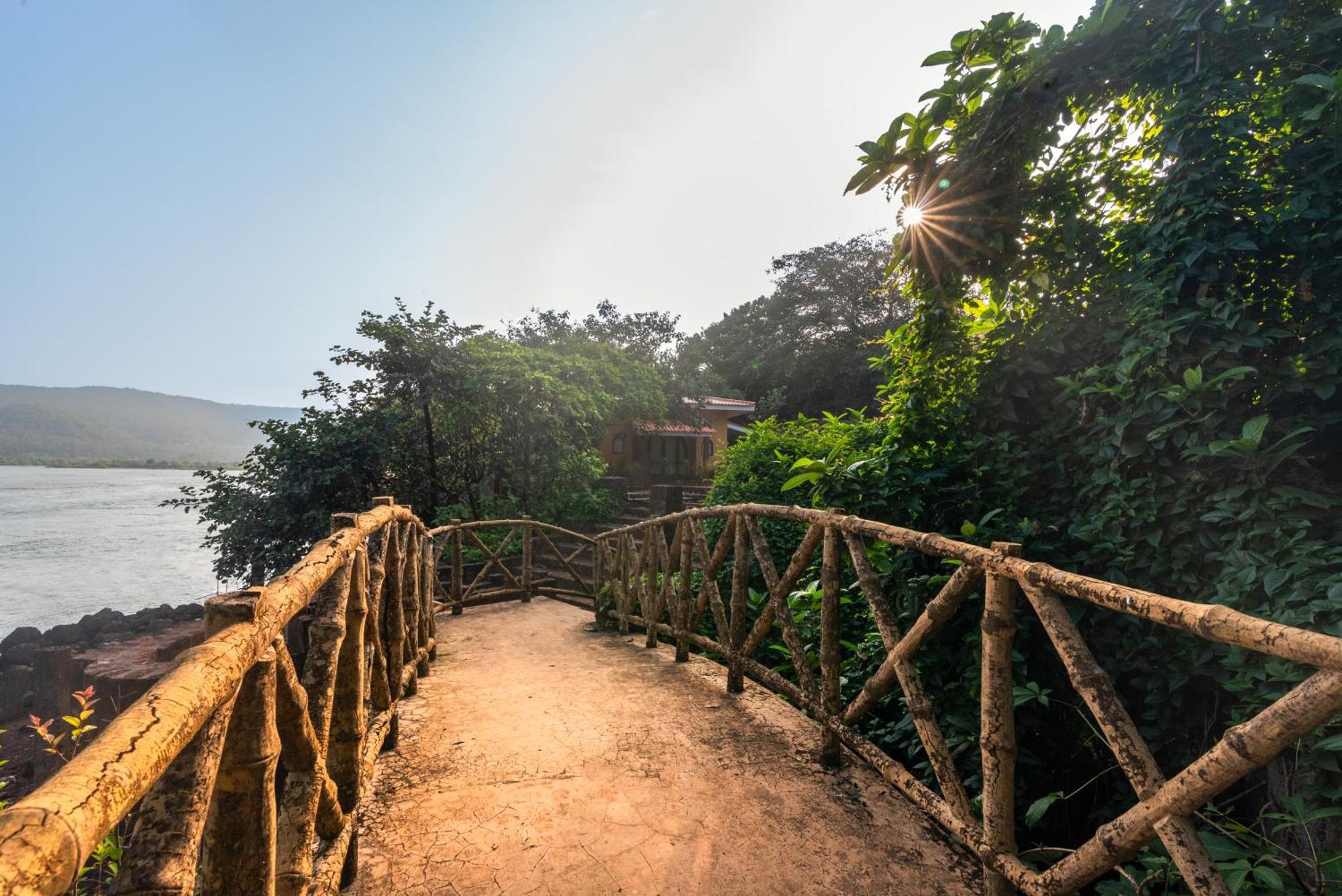 Saffronstays Athaang, Dapoli Ānjarle Buitenkant foto